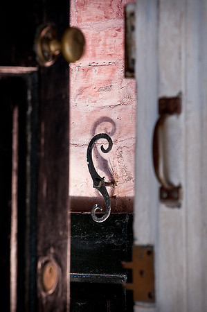 Pull Bolt Hinge Handle